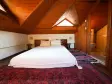 ŞİRİNCE YOLUNDA GENİŞ ARAZİLİ SATILIK BUTİK OTEL