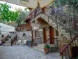 ŞİRİNCE YOLUNDA GENİŞ ARAZİLİ SATILIK BUTİK OTEL