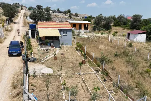 İZMİR AKÇAKÖYDE SATILIK 336 M2 TAPULU 50 M2 BETONARME BAHÇELİ HARİKA EV