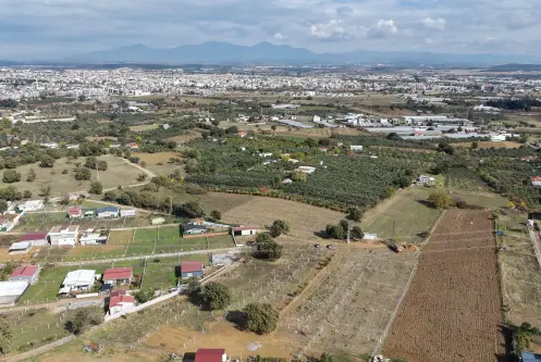 İZMİR DEREKÖYDE SATILIK 300 M2 TAPULU MERKEZE YAKIN ELEKTRİK SULU BAHÇE