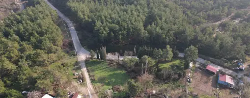 PASİFİKTEN MENDERES DELİÖMERDE 883 M² KÖY İÇİ İMARLI TARLA