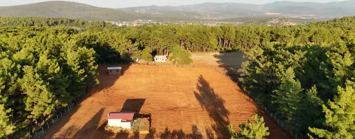 İZMİR ATAKÖY ÇAMARASINDA SATILIK 210 M2 ELEKTRİK SUYU OLAN HARİKA BAHÇELER