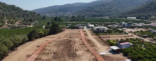 İZMİR AHMETBEYLİ SAHİLE YAKIN 217 M2 ELEKTRİK SUYU OLAN YATIRIMLIK BAHÇELER