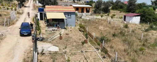 İZMİR AKÇAKÖYDE SATILIK 336 M2 TAPULU 50 M2 BETONARME BAHÇELİ HARİKA EV