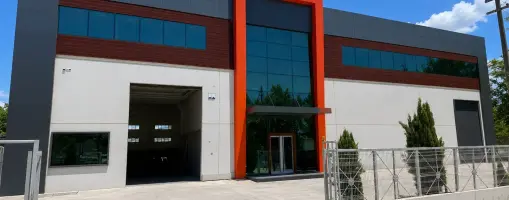 GAZİEMİR SARNIÇ&#39;TA 2800 M2 KİRALIK DEPO &#38; OFİS