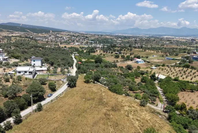 MENDERES AKÇAKÖYDE SATILIK 660 M2 TAPULU SÜPER KONUMDA ELEKTRİĞİ OLAN BAHÇE
