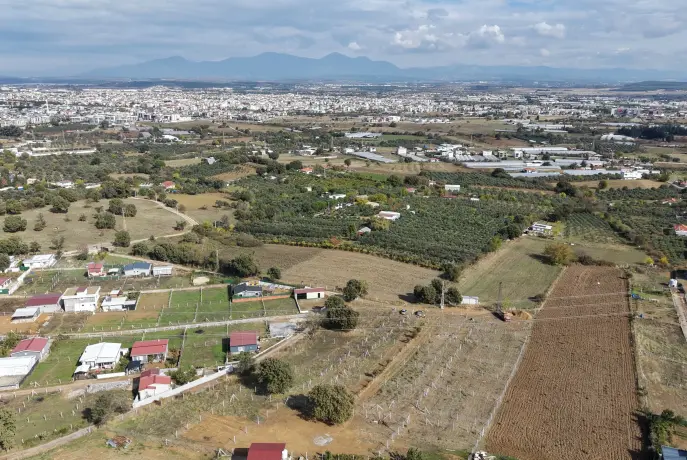 İZMİR DEREKÖYDE SATILIK 300 M2 TAPULU MERKEZE YAKIN ELEKTRİK SULU BAHÇE