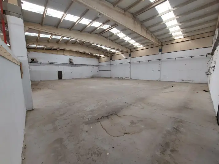 TORBALI YAZIBAŞI BÖLGESİNDE 4.200 M2 KAPALI 1200 M2 AÇIK ALAN