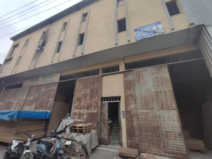 Buca Mobilyacılar Sanayide Kullanışlı Çift Cephe Isyeri 