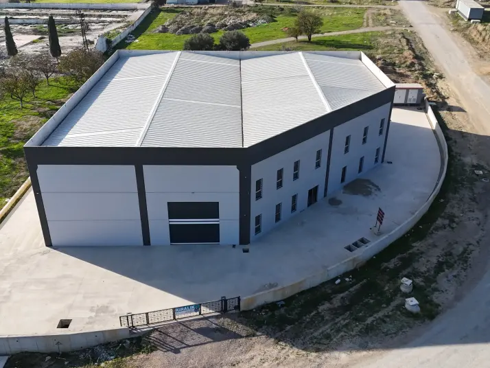 Kemalpaşa Organize&#38;#39;de 1600 m2 Kiralık Fabrika