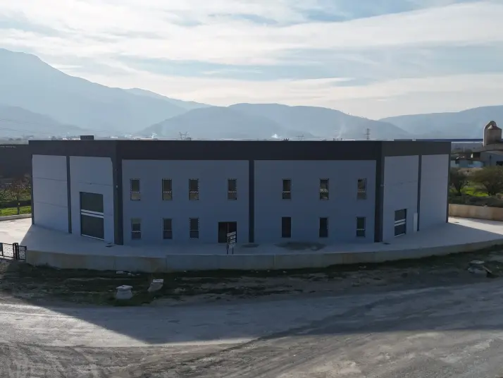 Kemalpaşa Organize&#38;#39;de 1600 m2 Kiralık Fabrika