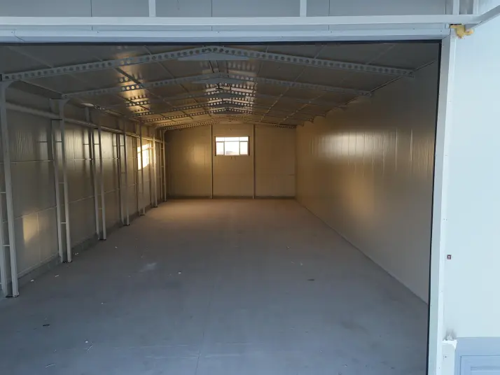 ÜÇ ELMASTAN HAVALİMANINA YAKIN ANA YOL ÜSTÜ 500 M²MUHTEŞEM DEPO