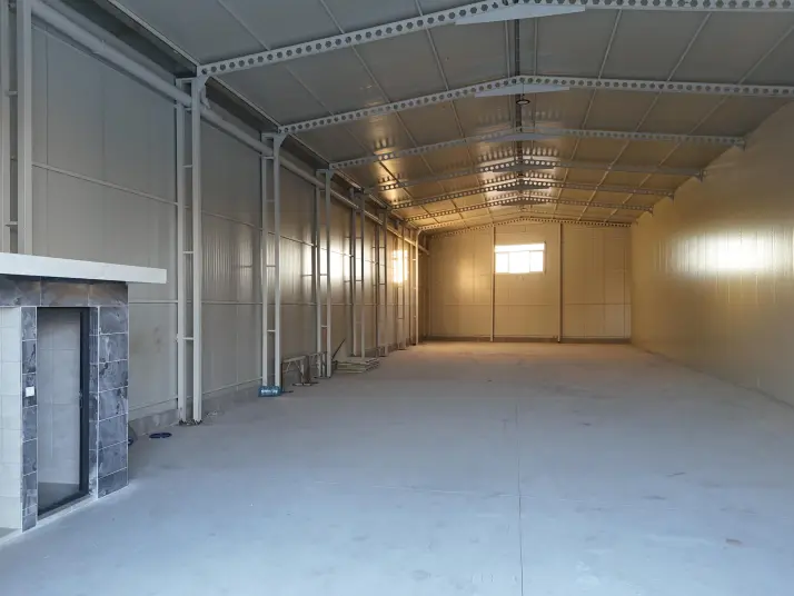 ÜÇ ELMASTAN HAVALİMANINA YAKIN ANA YOL ÜSTÜ 500 M²MUHTEŞEM DEPO
