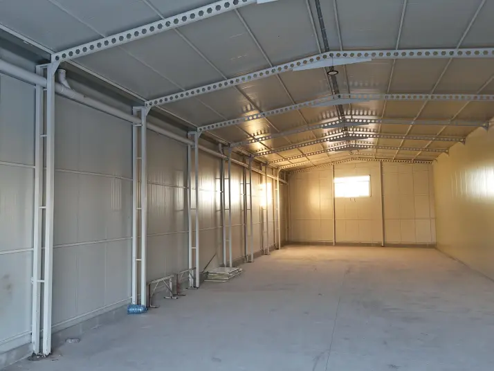 ÜÇ ELMASTAN HAVALİMANINA YAKIN ANA YOL ÜSTÜ 500 M²MUHTEŞEM DEPO