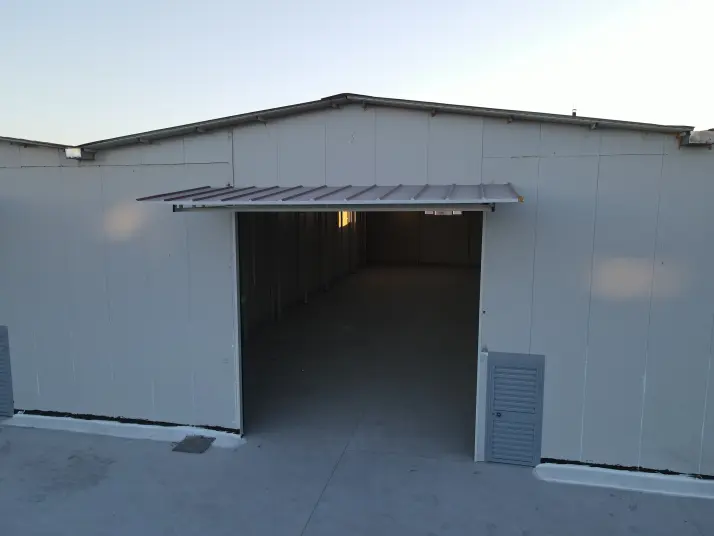 ÜÇ ELMASTAN HAVALİMANINA YAKIN ANA YOL ÜSTÜ 500 M²MUHTEŞEM DEPO