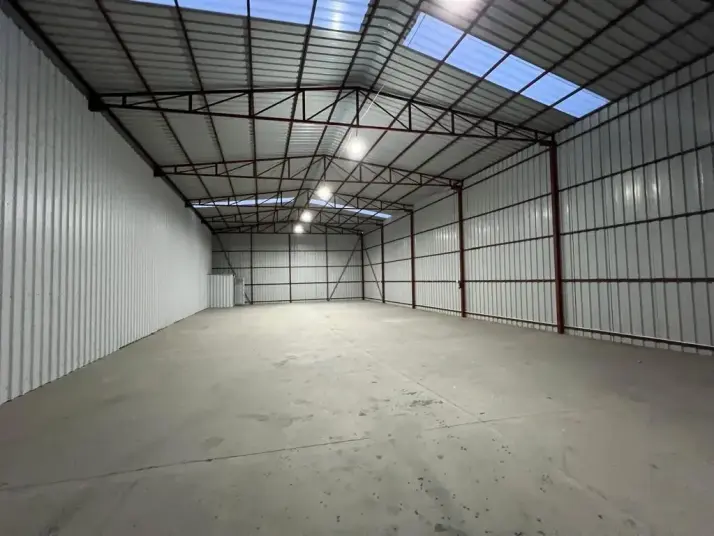 ÜÇ ELMASTAN KÜNER KAVŞAĞINA YAKIN 750 M²MUHTEŞEM BİR DEPO