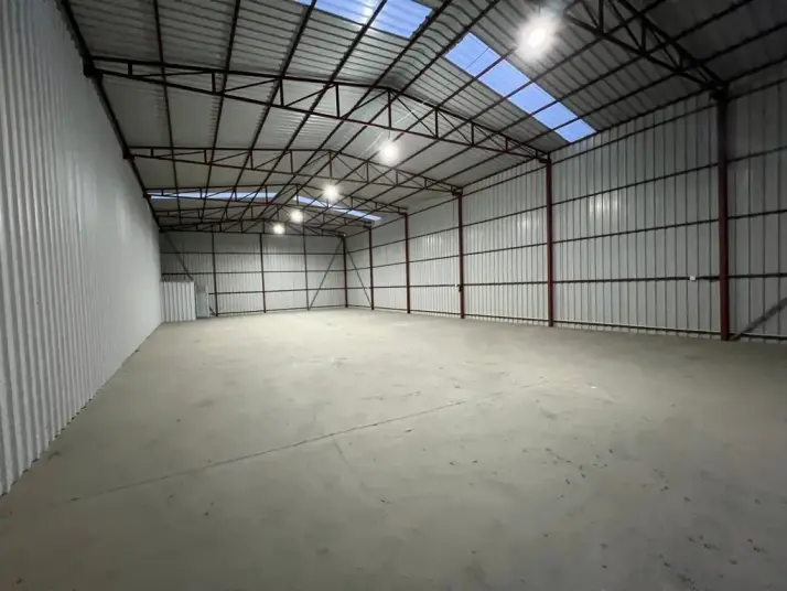 ÜÇ ELMASTAN KÜNER KAVŞAĞINA YAKIN 750 M²MUHTEŞEM BİR DEPO