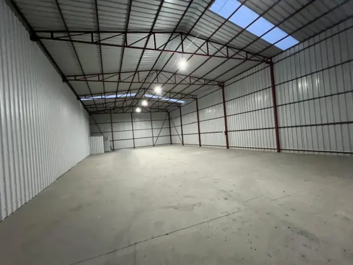 ÜÇ ELMASTAN KÜNER KAVŞAĞINA YAKIN 750 M²MUHTEŞEM BİR DEPO