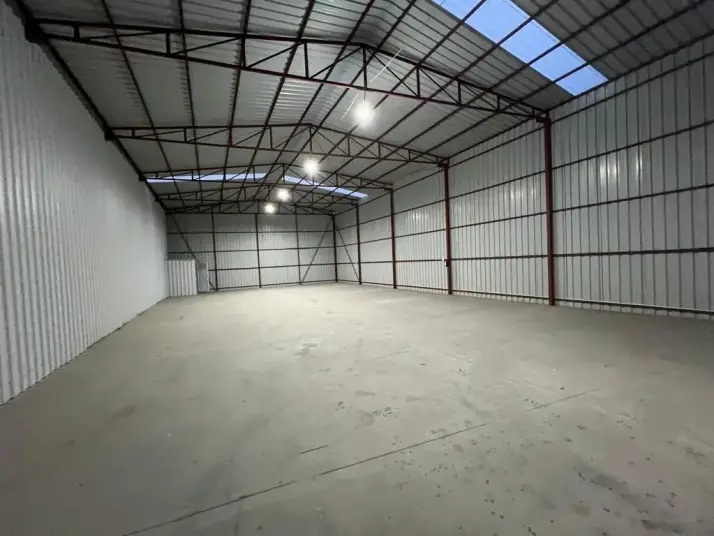 ÜÇ ELMASTAN KÜNER KAVŞAĞINA YAKIN 750 M²MUHTEŞEM BİR DEPO