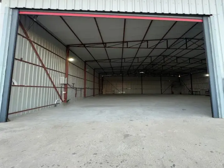 ÜÇ ELMASTAN SANAYİ BÖLGESİNE ve MENDERESE YAKIN 300 M²SÜPER DEPO