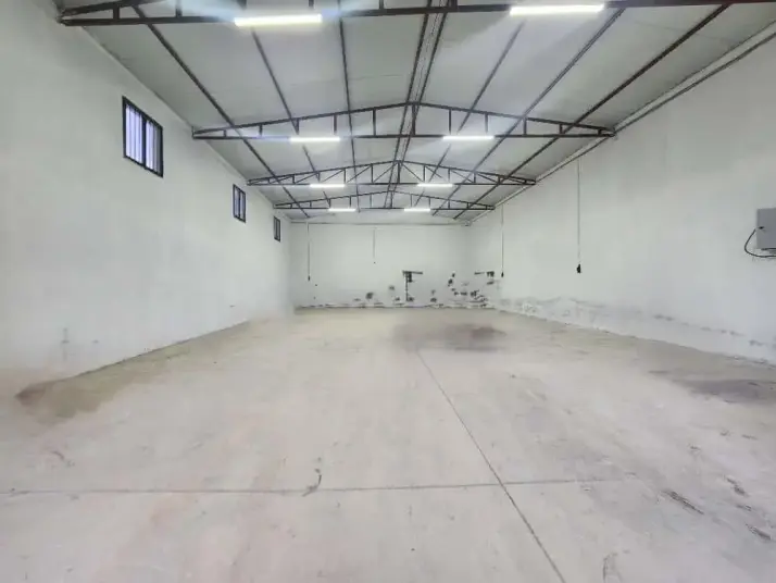 ÜÇ ELMASTAN MERKEZE YAKIN 250 M²KAPALI MUHTEŞEM BİR DEPO/ İŞYERİ