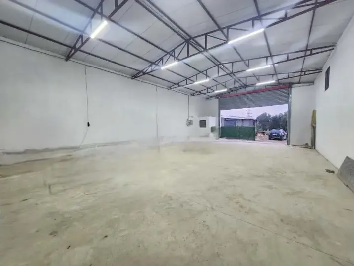 ÜÇ ELMASTAN MERKEZE YAKIN 250 M²KAPALI MUHTEŞEM BİR DEPO/ İŞYERİ