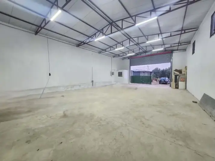 ÜÇ ELMASTAN MERKEZE YAKIN 250 M²KAPALI MUHTEŞEM BİR DEPO/ İŞYERİ