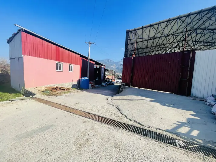 Real’den İzmir Bornova Gökdere 1000 m2 kiralık depo