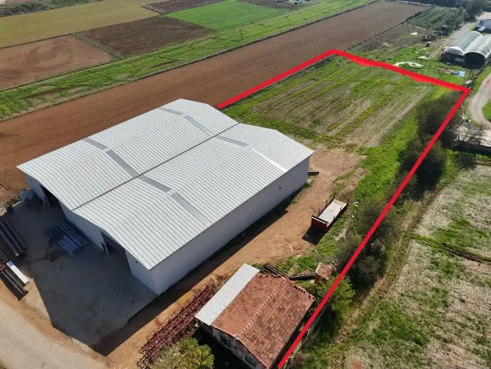 KUŞADASI-İZMİR YOLU DİBİ- KAPALI DEPO ve MÜSTAKİL EVLİ TARLA