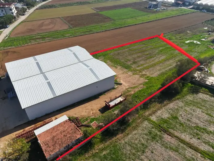 KUŞADASI-İZMİR YOLU DİBİ- KAPALI DEPO ve MÜSTAKİL EVLİ TARLA