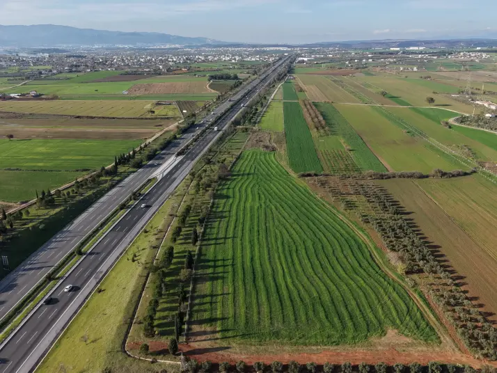 İZMİR HAVAALANINA VE İMARA YAKIN SATILIK TEKTAPU 1.400 M2 YATIRIMLIK ARAZİ