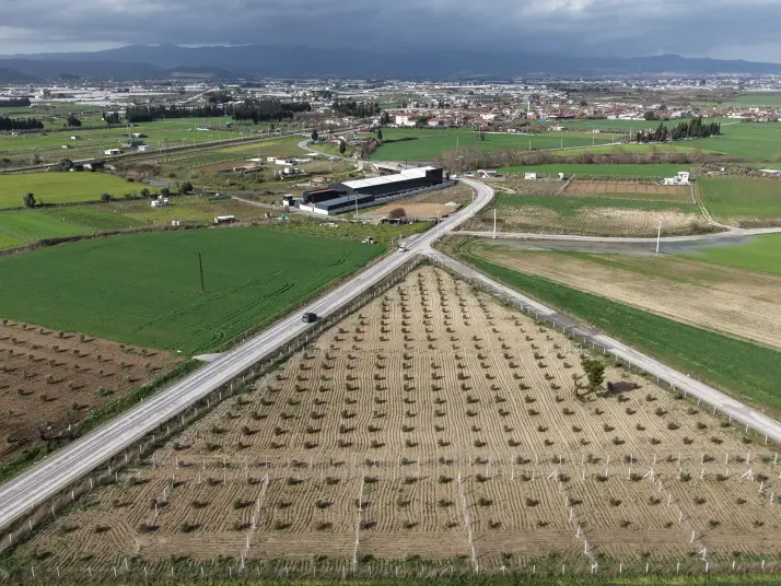TEKELİDE ANAYOL CEPHELİ SATILIK TAPULU 260 M2 İZBANA YAKIN BAHÇELER