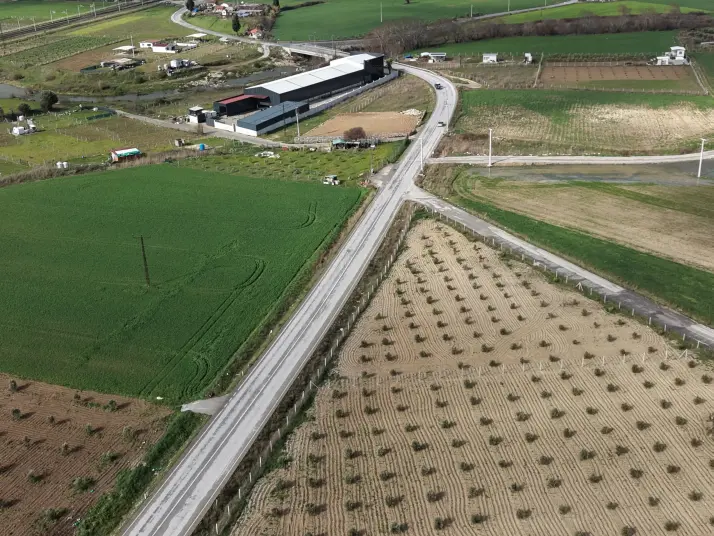 TEKELİDE ANAYOL CEPHELİ SATILIK TAPULU 260 M2 İZBANA YAKIN BAHÇELER