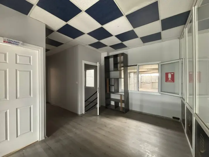 HAVALİMANI KARŞISI 1750 M2 KİRALIK DEPO 