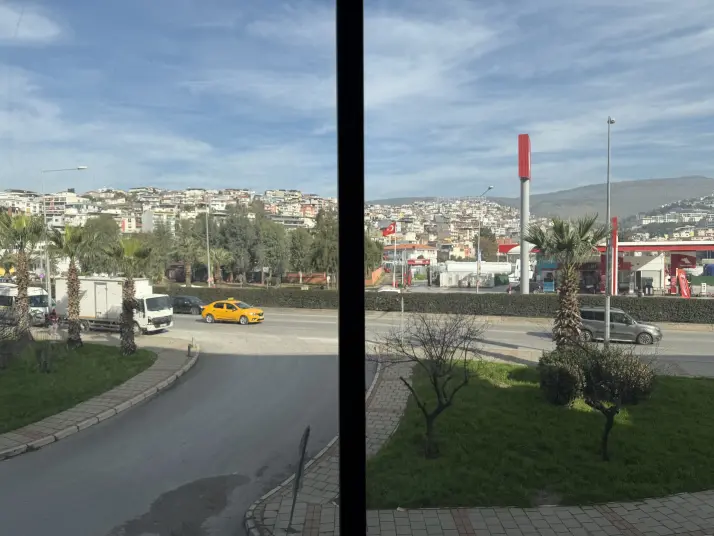 ÇİĞLİ ANADOLU CAD METRO MARKET KARŞISI KİRALIK OFİSLER