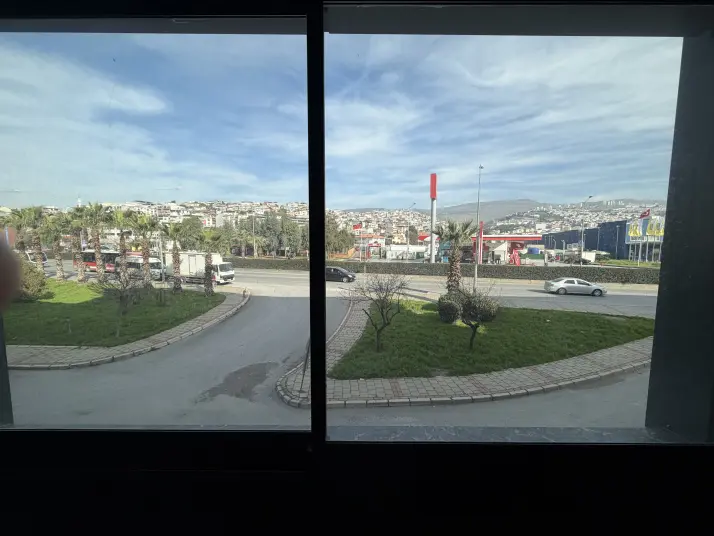 ÇİĞLİ ANADOLU CAD METRO MARKET KARŞISI KİRALIK OFİSLER