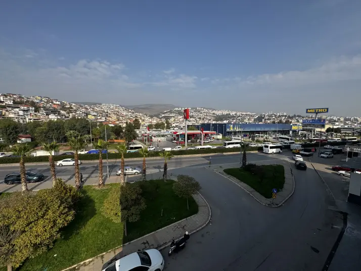 ÇİĞLİ ANADOLU CAD METRO MARKET KARŞISI KİRALIK OFİSLER