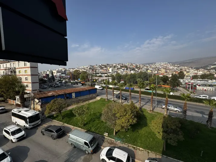 ÇİĞLİ ANADOLU CAD METRO MARKET KARŞISI KİRALIK OFİSLER