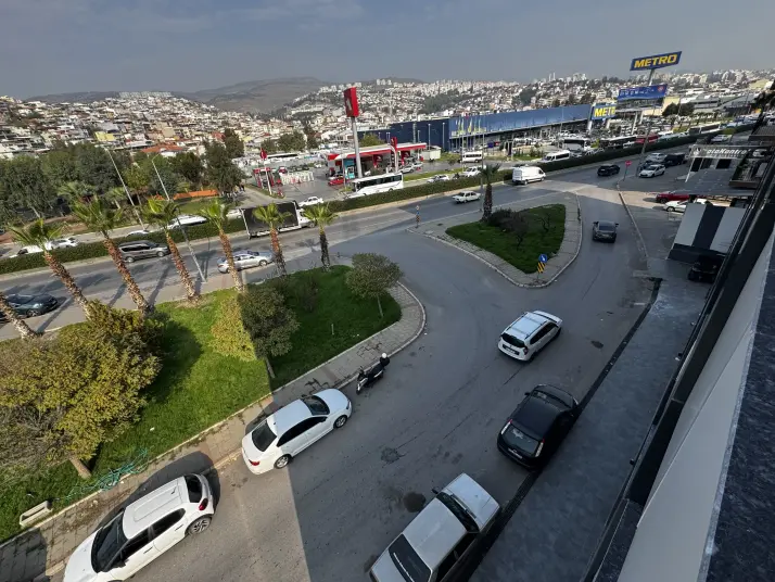 ÇİĞLİ ANADOLU CAD METRO MARKET KARŞISI KİRALIK OFİSLER