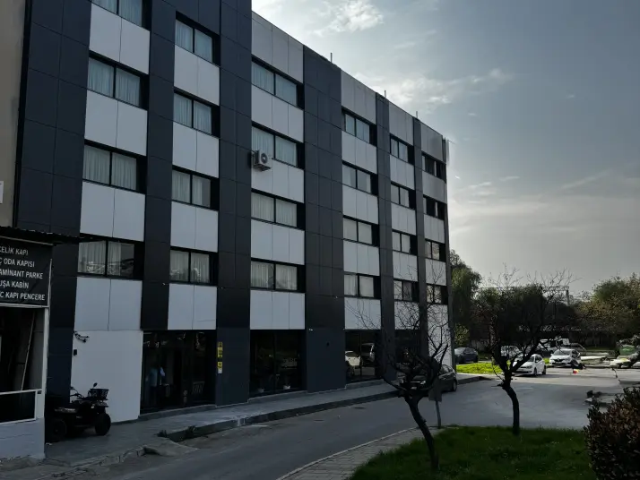 ÇİĞLİ ANADOLU CAD METRO MARKET KARŞISI KİRALIK OFİSLER