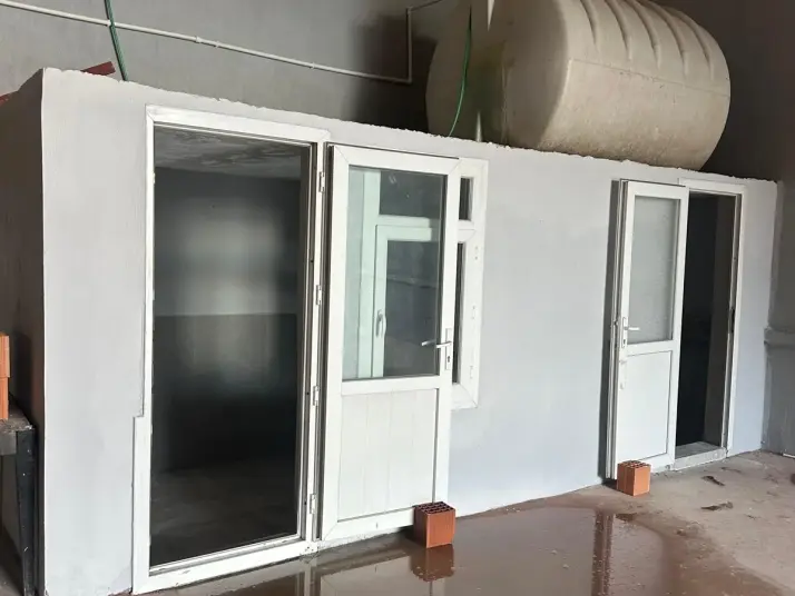 ZİRVE GAYRİMENKUL&#39;DEN MENDERESTE MERKEZİ KONUMDA 600 M2 DEPO