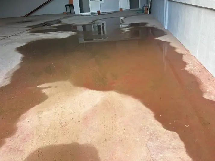 ZİRVE GAYRİMENKUL&#39;DEN MENDERESTE MERKEZİ KONUMDA 600 M2 DEPO