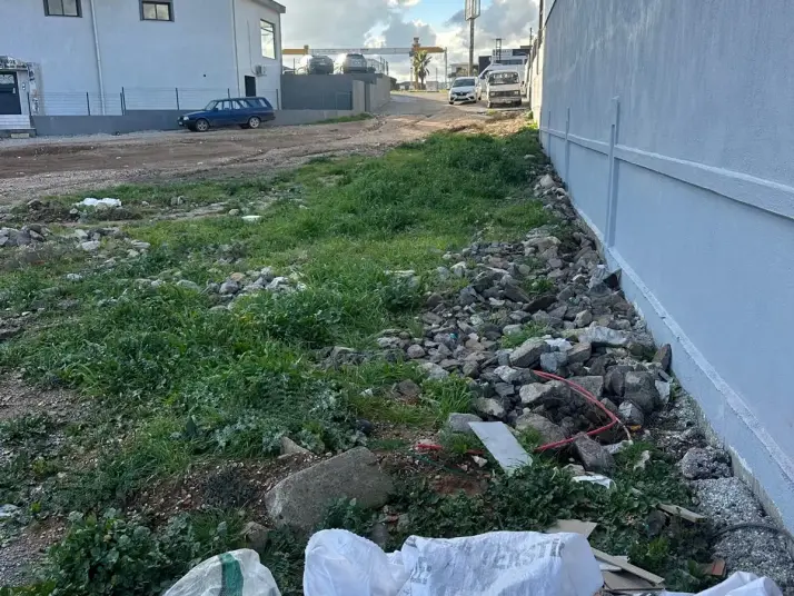 ZİRVE GAYRİMENKUL&#39;DEN MENDERESTE MERKEZİ KONUMDA 600 M2 DEPO