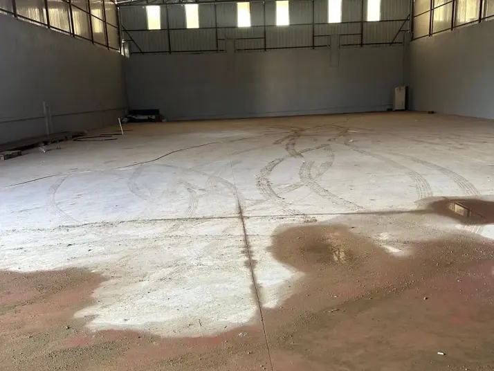 ZİRVE GAYRİMENKUL&#39;DEN MENDERESTE MERKEZİ KONUMDA 600 M2 DEPO