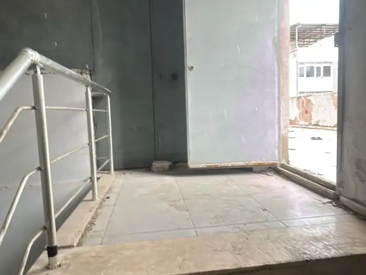 Işıkkent Ayakkabıcılar Sitesi&#39;nde 1000 m2 bodrum ve teraslı 3 katlı komple bina 