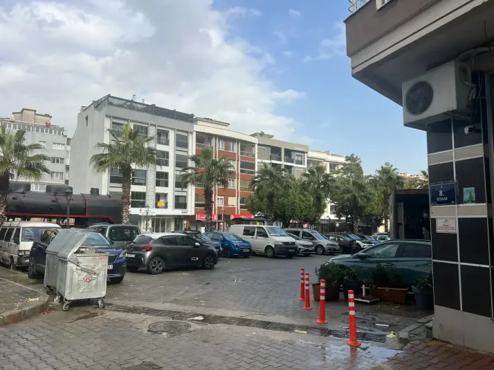 PASİFİKTEN GAZİEMİR ATIFBEYDE 40 M² SATILIK BOŞ DÜKKAN 