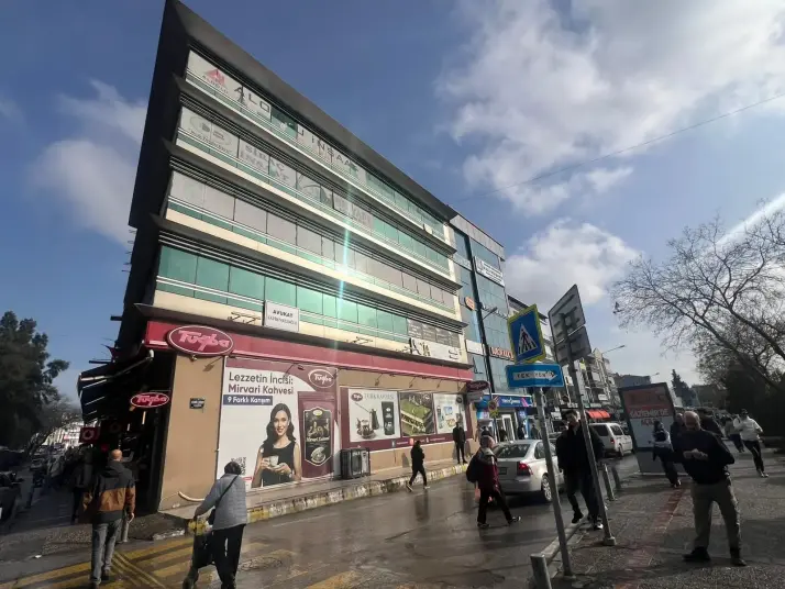 PASİFİKTEN ŞİRİNYER İZBAN KARŞISINDA KİRALIK 1+0 OFİS