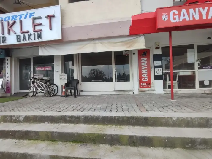 Pierlife&#39;tan Gaziemir Kaymakamlık Karşısı Dükkan mağaza