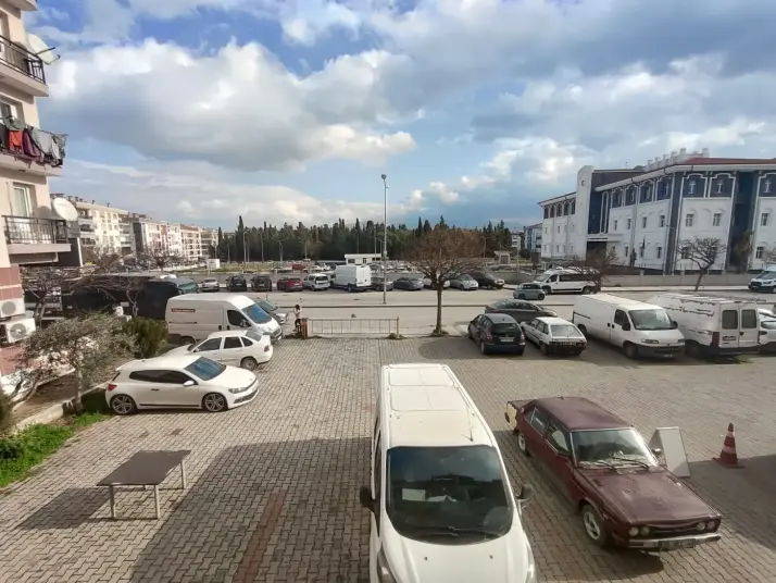 Pierlife&#39;tan Gaziemir Kaymakamlık Karşısı Dükkan mağaza