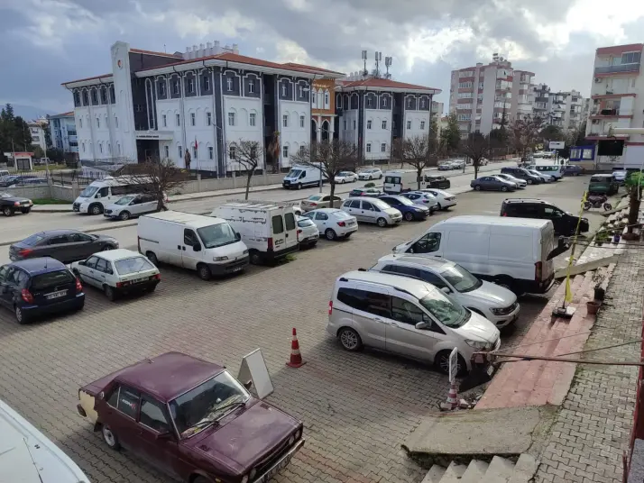 Pierlife&#39;tan Gaziemir Kaymakamlık Karşısı Dükkan mağaza